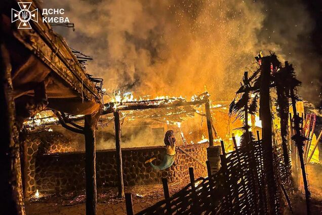 В киевском Гидропарке горело кафе 'Русалка': пожарные рассказали подробности. Фото