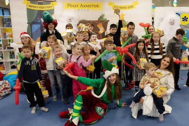 Дети из Мариуполя посетили в Киеве новогоднюю акцию от Фонда Рината Ахметова