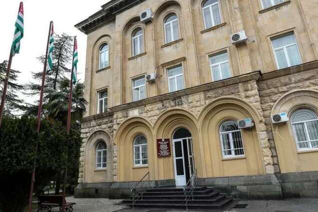 В парламенте Абхазии произошла стрельба: погиб депутат, еще один ранен