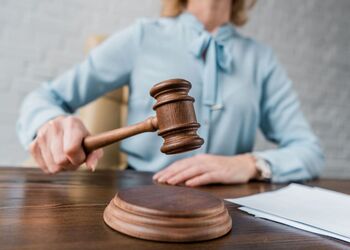 Гражданка РФ Евсеева, несмотря на санкции, скупила активы ликвидированных российских банков в Украине – СМИ