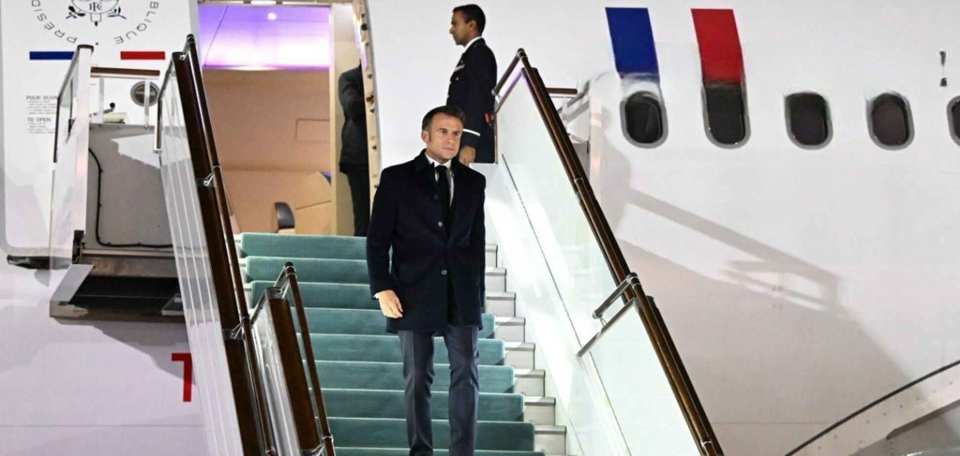 Макрон не примет участие в заседании Европейского совета, его будет представлять Шольц