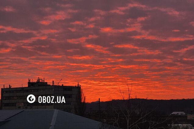 У Києві спостерігали 'вогняний' захід сонця. Вражаючі фото