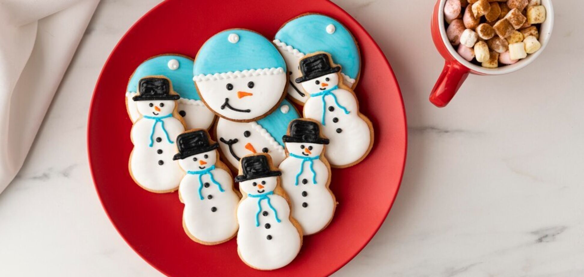 Вкусное печенье в виде снеговичков: как приготовить к празднику для детей