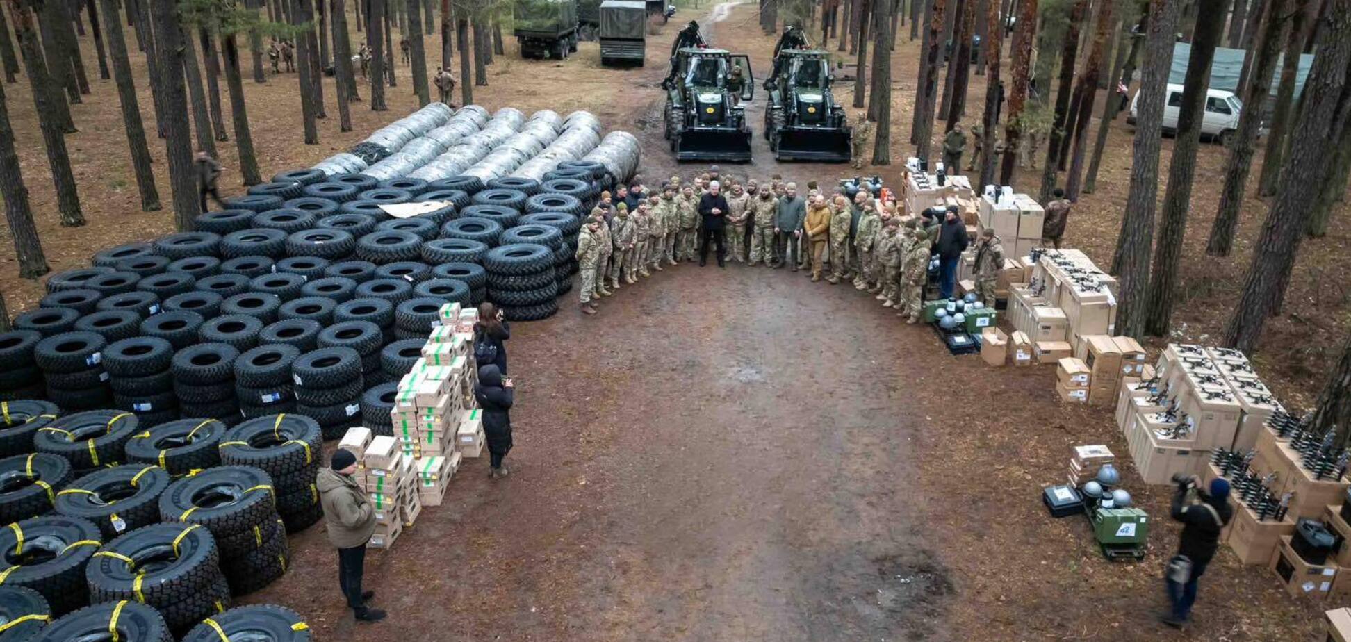 'Номерами бригад, які потребують допомоги, ми поділимось': Порошенко оголосив челендж 'слугам', які обіцяли 'всіх забезпечити'