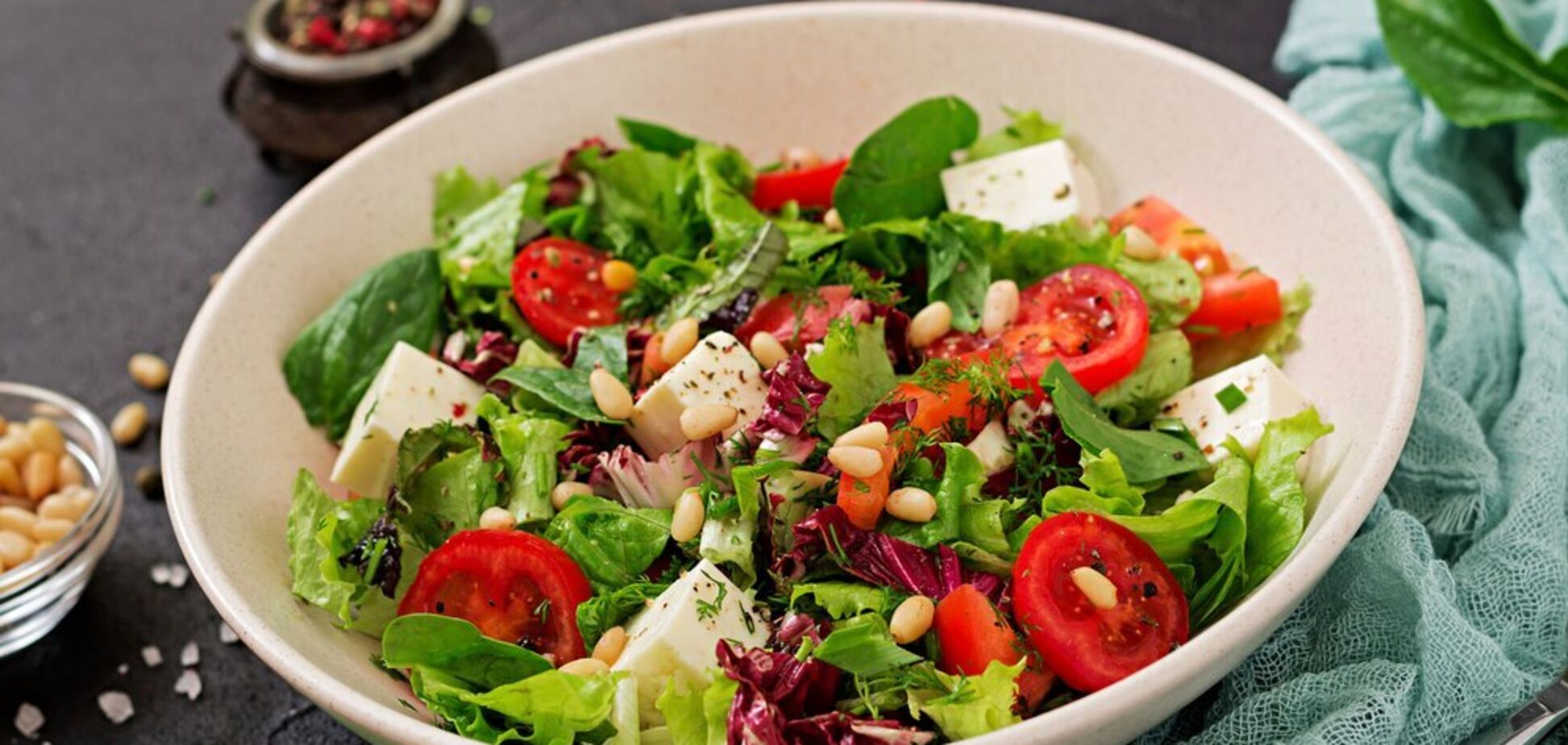 Ежедневное употребление салата: как организм реагирует на такой рацион