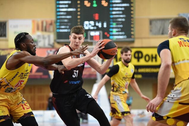 'Черкаські Мавпи' обіграли 'Старий Луцьк' і вийшли на третє місце в Суперлізі Favbet