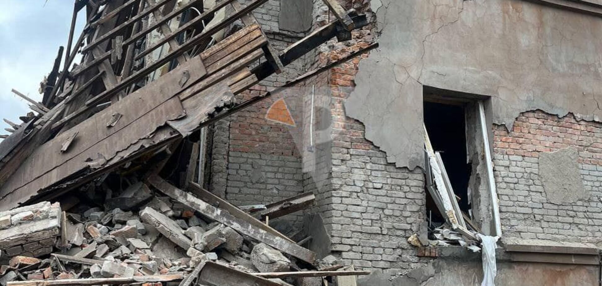 'Дверь заклинило': жительница Кривого Рога рассказала, как спаслась после удара РФ и каковы последствия атаки. Видео