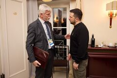 Чехия продлила защиту беженцев из Украины и ввела санкции против 'простых россиян': все подробности