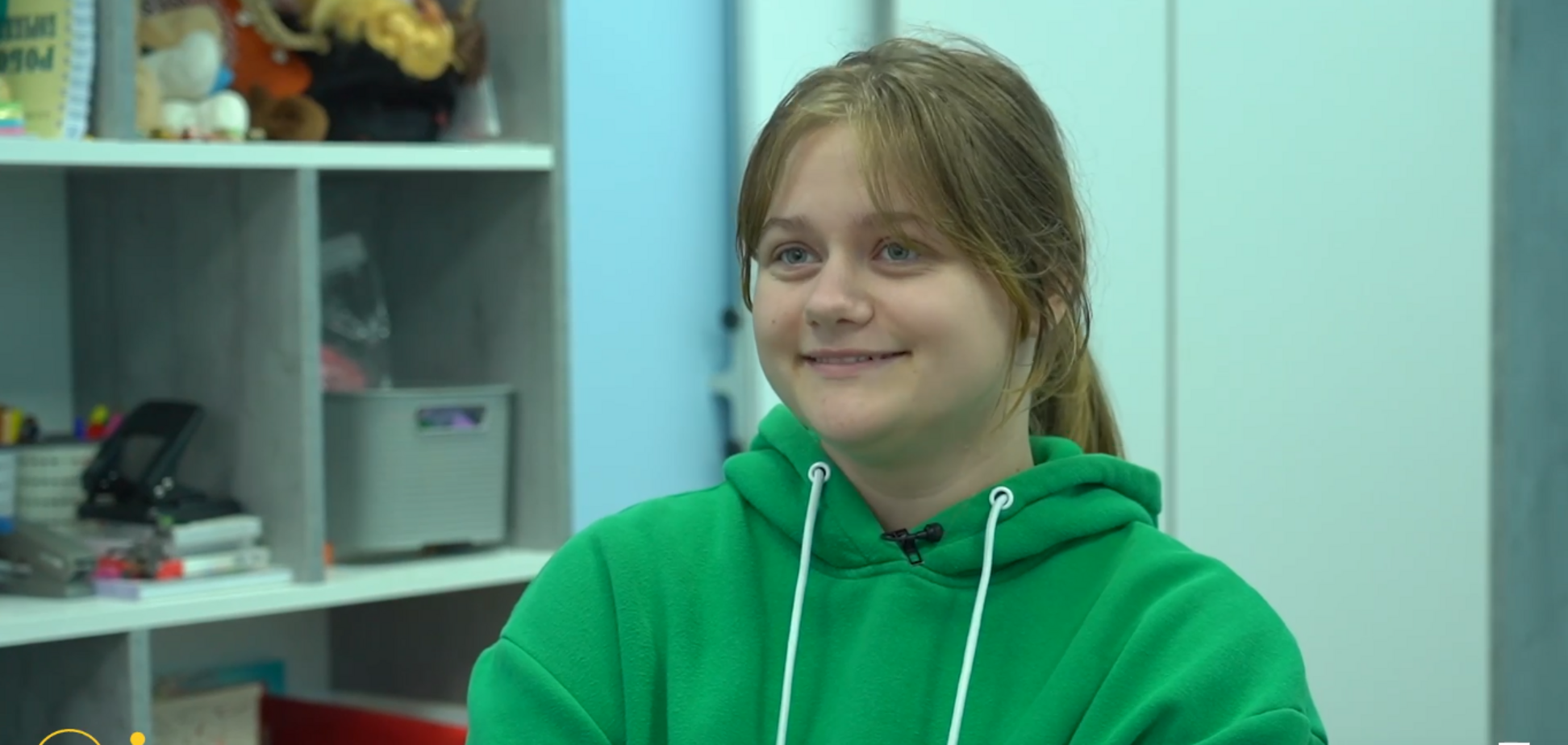 'Я неймовірно вірю в нашу країну, в людей': 18-річна Настя з Донеччини довірила свою історію Музею 'Голоси Мирних' Фонду Ріната Ахметова