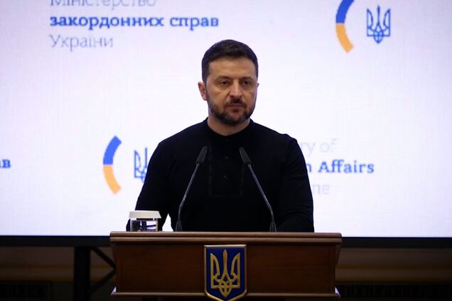 'Следующий год будет ключевым': Зеленский поздравил украинских дипломатов с праздником и указал на вызовы относительно завершения войны