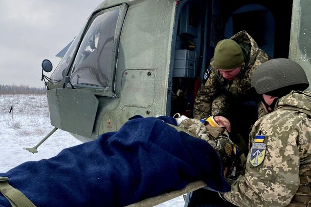 В шпиталях сотні бійців: захисникам не вистачає одягу