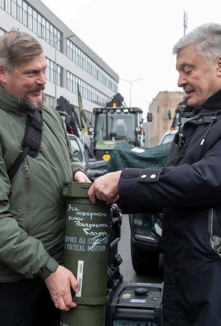 Порошенко передав ще 7 комплексів 'Ай-Петрі' на фронт і подякував виробничникам, які працюють з випередженням графіка