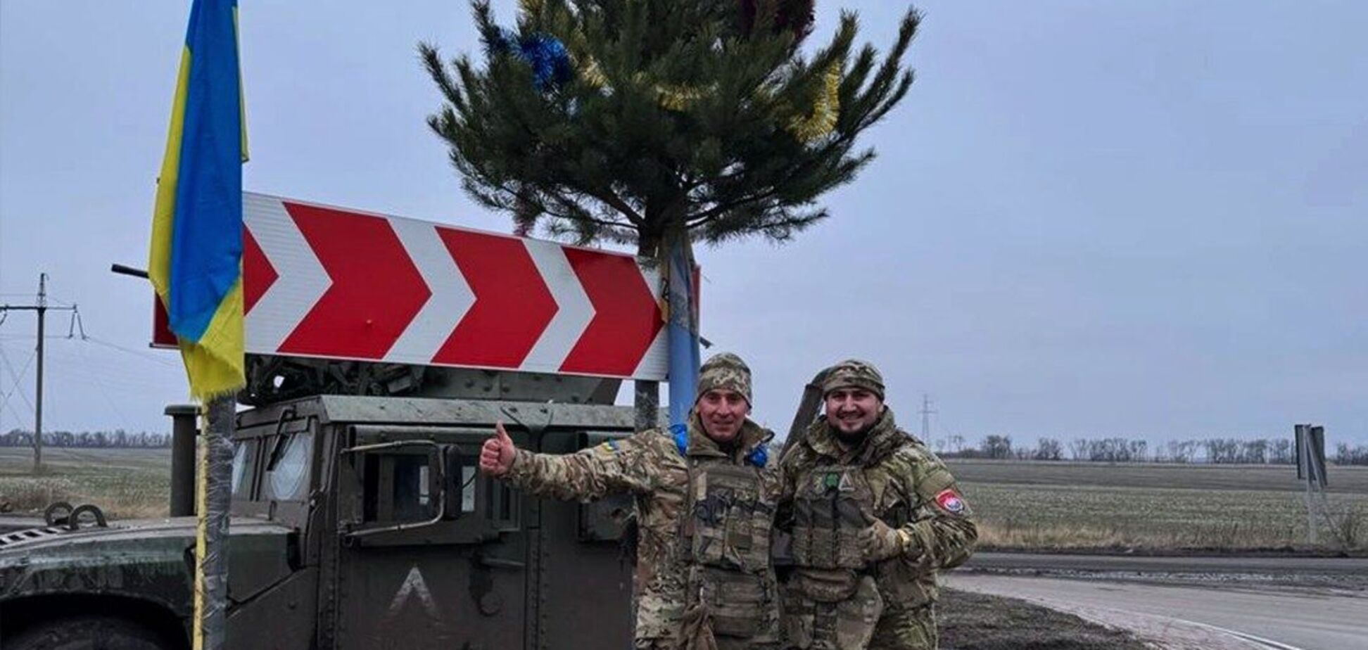 Украинские воины установили новогоднюю елку в Судже на Курщине: фото взбудоражило сеть