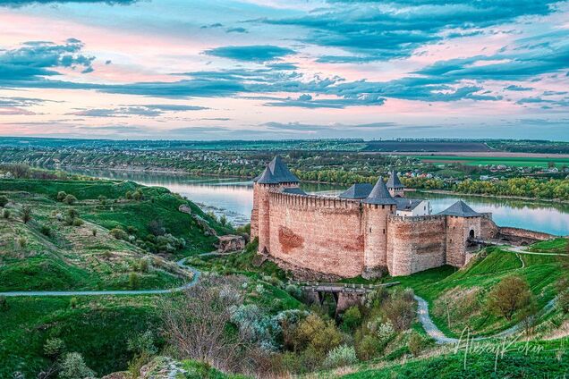 Замки Украины