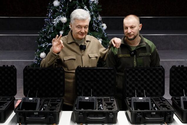 Порошенко передал ночные 'Мавики' подразделению Степана Барны, которое контролирует 5 километров фронта на Донетчине