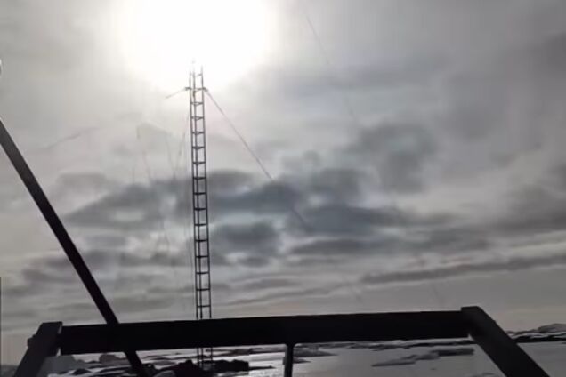 Полярники 'Вернадского' показали самый длинный день года за 1 минуту. Видео