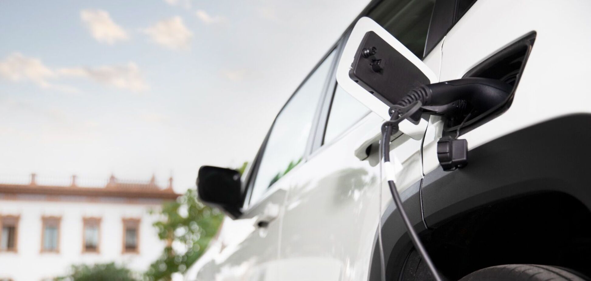 Лучшие гибридные авто: какую машину выбрать в 2025 году