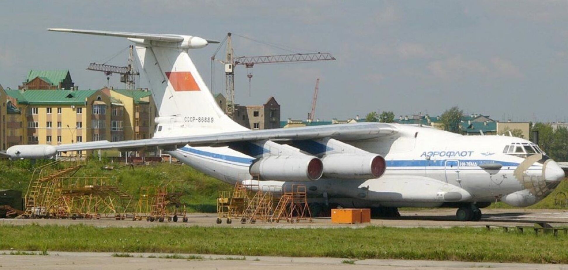 Должен был 'глушить' Patriot, но не сложилось: в России отправили на утилизацию редкий самолет-РЭБ. Фото