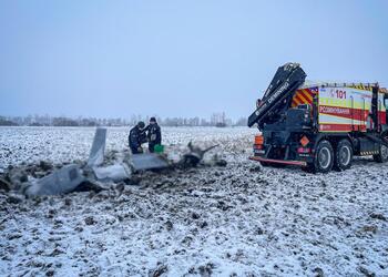 Ракету Х-101, що пролетіла через Румунію та Молдову, знайшли у полі в Чернівецькій області. Фото