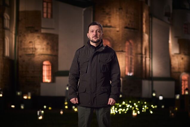 Звернення Зеленського на Новий рік 2025: де дивитися, хто покаже в інтернеті та на якому каналі трансляція