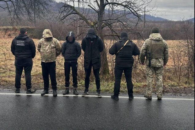 Маскувалися під траурний кортеж: на Закарпатті викрили ухилянтів, які намагалися незаконно перетнути кордон. Фото