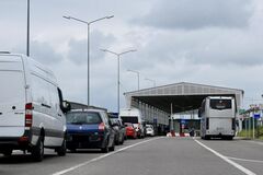 Кабмин изменил правила пересечения границы для водителей с гумпомощью