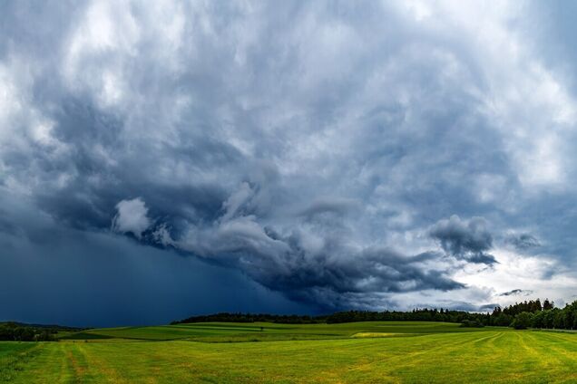 Почему не падают тучи? Объяснение физика