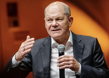 'Время для мира еще не наступило': Шольц после встречи европейских лидеров в Париже заговорил о миротворцах в Украине