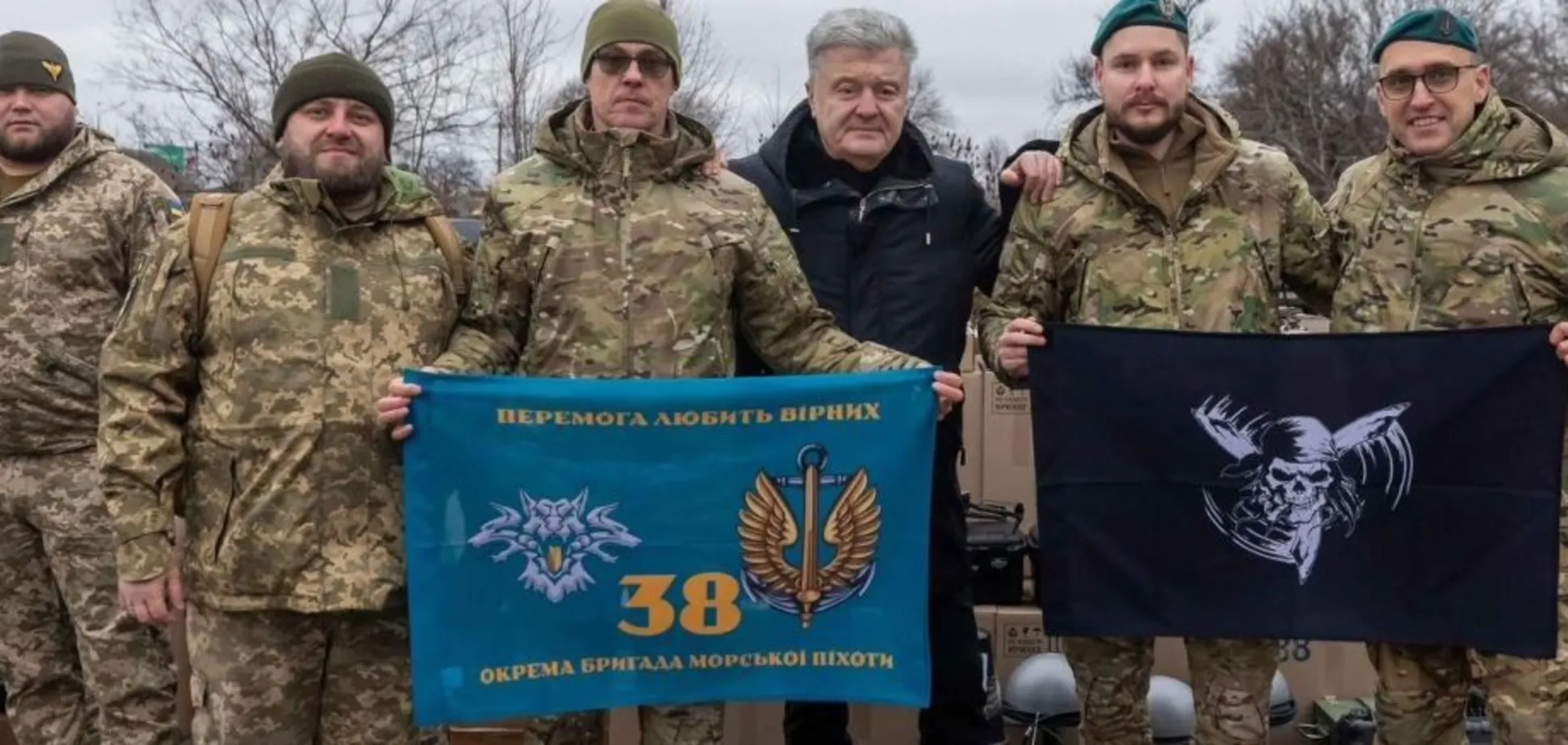 Пока критиканы от власти празднуют, мы делаем их работу: Порошенко с фронта напомнил, чего не хватает в армии