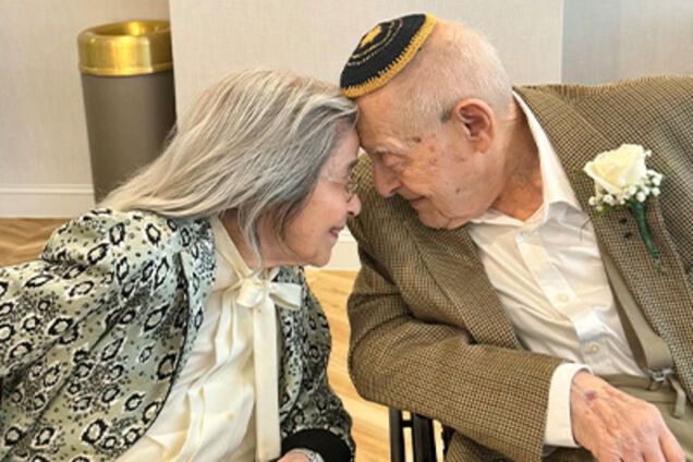 На двоих им 202 года: как выглядят самые старые в мире молодожены и чем особенна история их любви