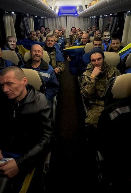 Додому з російського полону повернулося 189 українців: як зустрічали захисників. Фото і відео