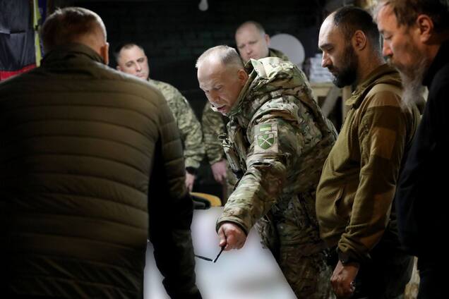 'Ворог продовжує м'ясні штурми, але зазнає рекордних втрат': Сирський підбив підсумки поїздки на Донбас. Фото