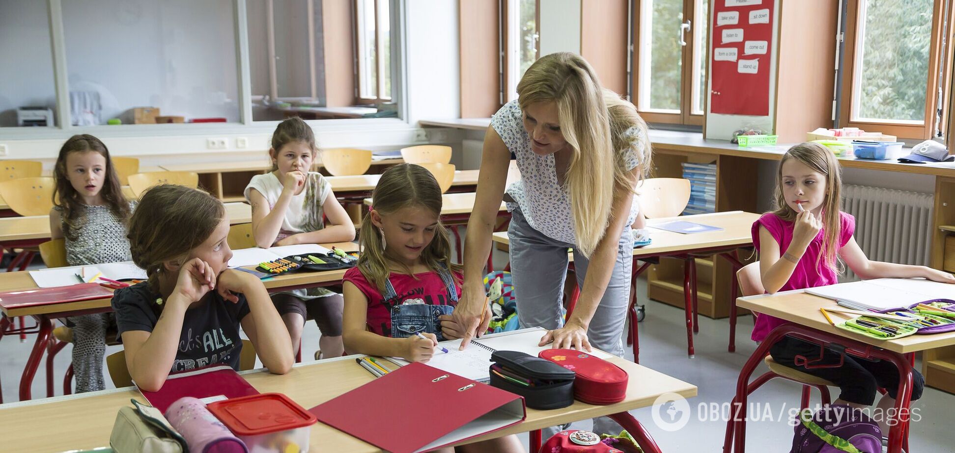 Скільки часу вчитель початкових класів повинен перебувати в школі, маючи 18 годин педагогічного навантаження