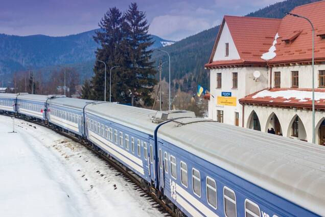 'Укрзалізниця' разрешила военным покупать билеты на поезда в мобильном приложении 'Армия+'