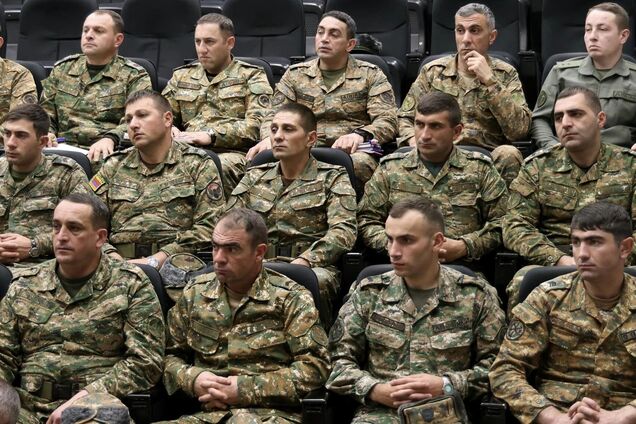 Подальше от Москвы? Армения планирует одеть свою армию в американскую военную форму. Фото