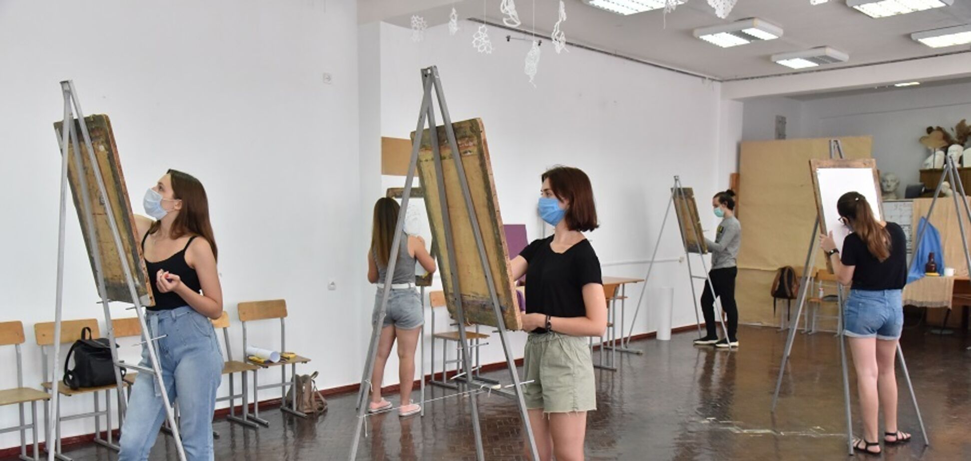 Обязательно ли сдавать НМТ для поступления на творческие специальности в 2025 году: разъяснение