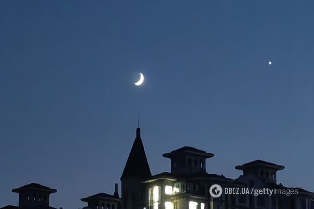 Романтична зустріч Місяця та Венери: фото космічного побачення з різних куточків світу