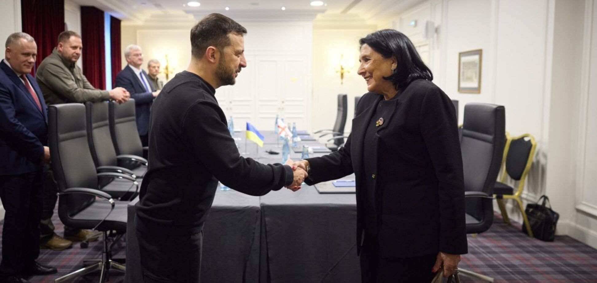 Зеленский пообщался с президентом Грузии и призвал не разрешить сдать страну Путину. Видео