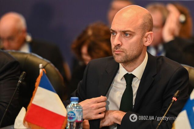 Перейшов за посиланням: у Франції хакери зламали особистий телефон міністра закордонних справ