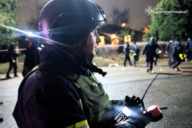 'Ледве витягнув': у поліції показали перші хвилини після удару РФ по Кривому Рогу. Відео