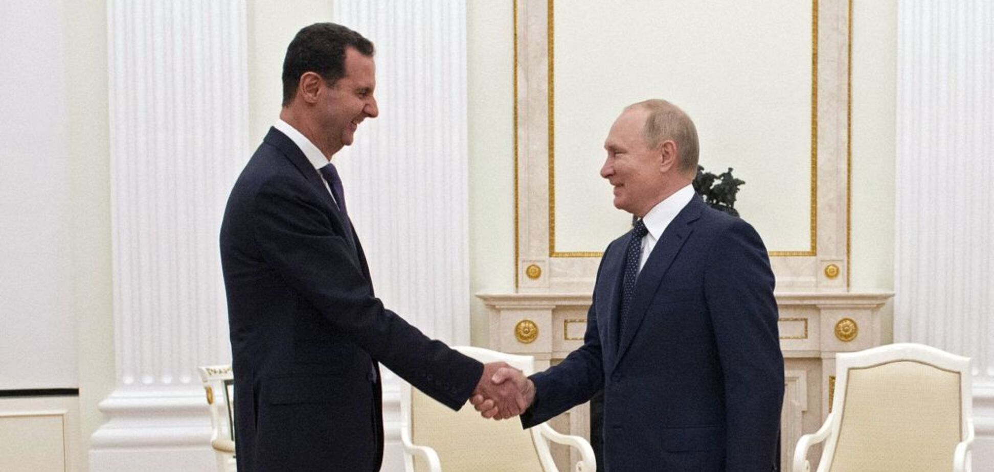 Башар Асад прилетел в Москву и попросил политического убежища