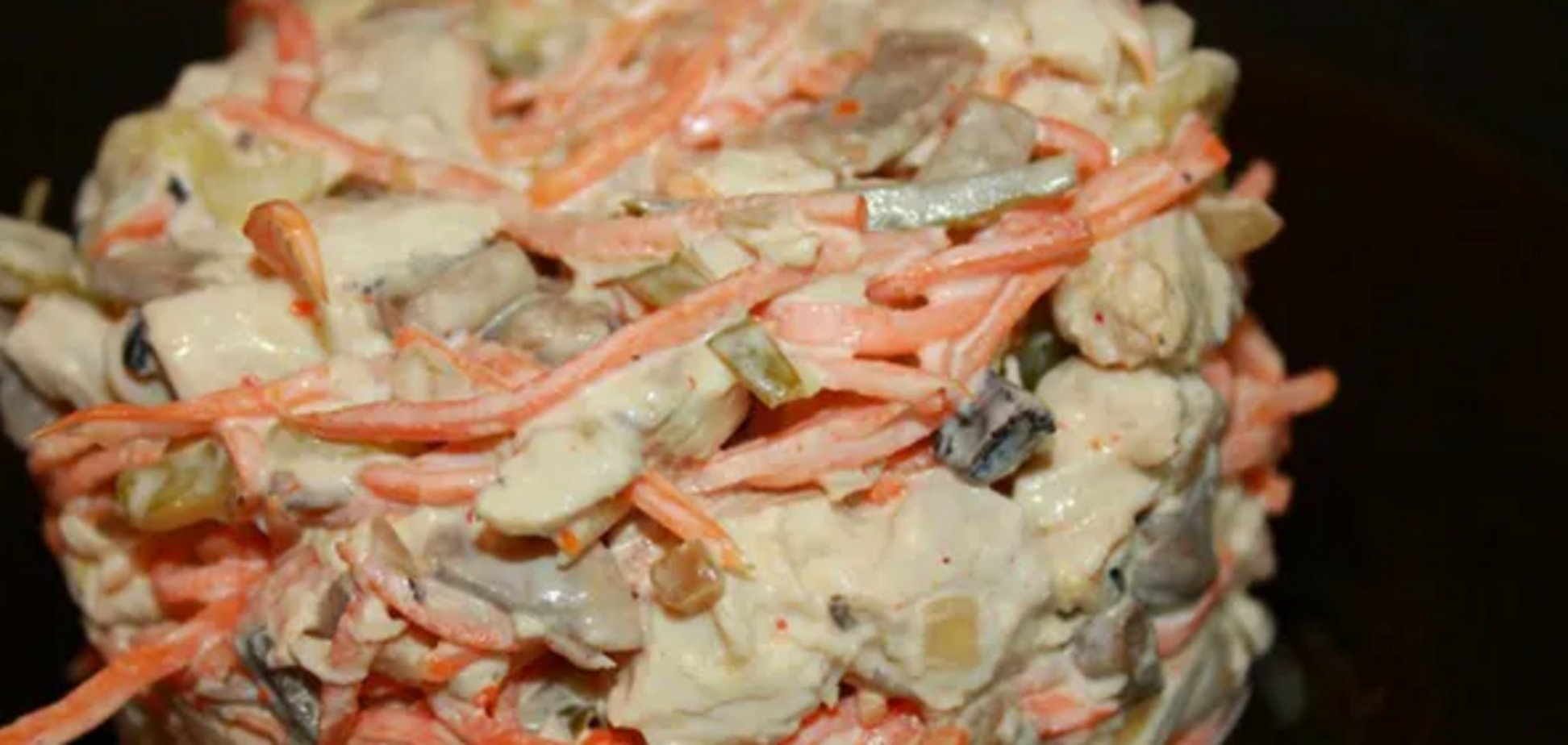Пикантный салат с сыром-'косичкой' и корейской морковью: очень легко готовится
