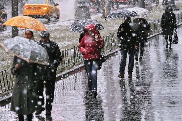 Від поїздок автошляхами краще відмовитись: у Гідрометцентрі дали невтішний прогноз погоди на тиждень. Відео