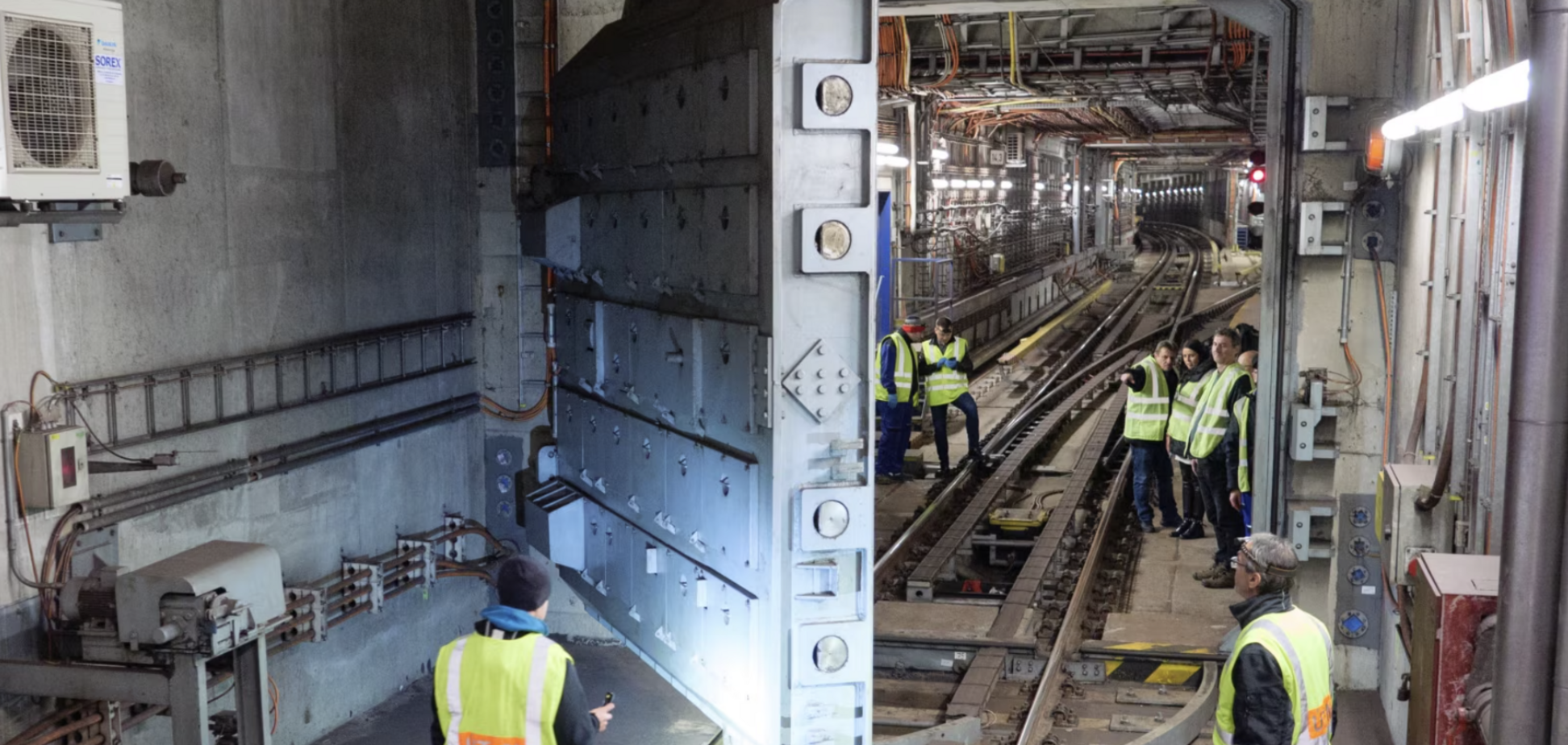 В мире таких единицы: в сети показали ядерные укрытия времен Холодной войны в метро Праги. Фото