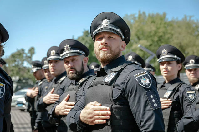 Поліцейський чи поліціянт: як правильно говорити українською