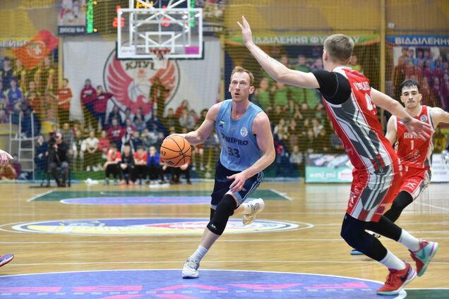 'Днепр' победил 'Ривне' в центральном матче тура Суперлиги Favbet