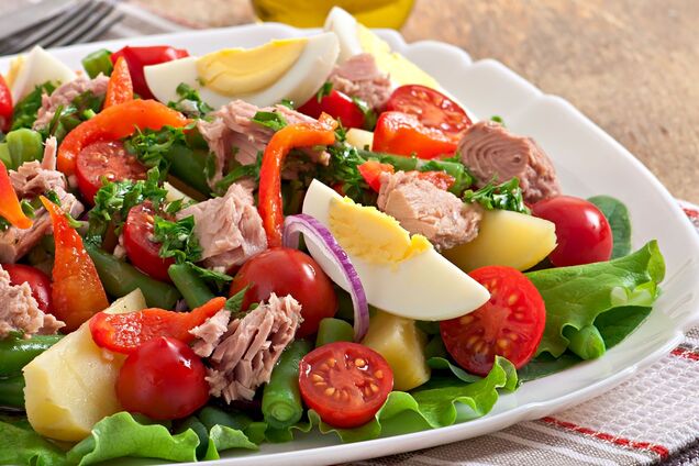 Найсмачніші та дуже прості салати з тунцем на кожен день: топ-3