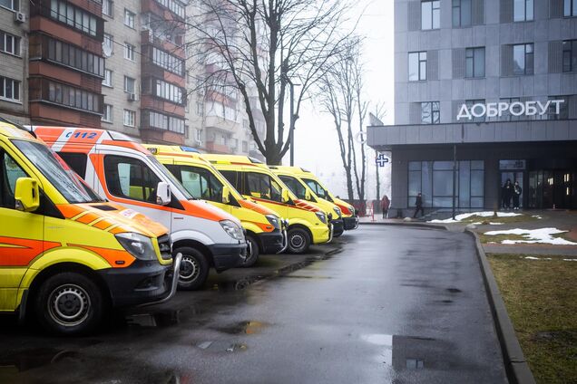 Финские благотворительные организации передали Dobrobut Foundation шесть 'скорых' для спасения украинцев