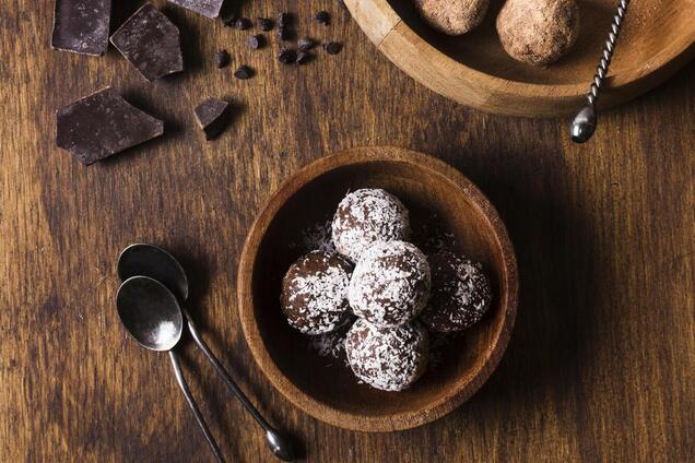 Домашние конфеты из печенья и кокосовой стружки: рецепт от Эктора Хименеса-Браво 
