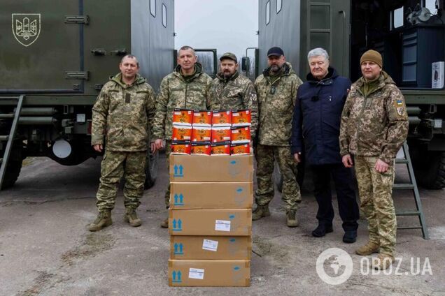 Порошенко передав артилеристам та десантникам чергову партію техніки та виконав термінове замовлення воїнів 